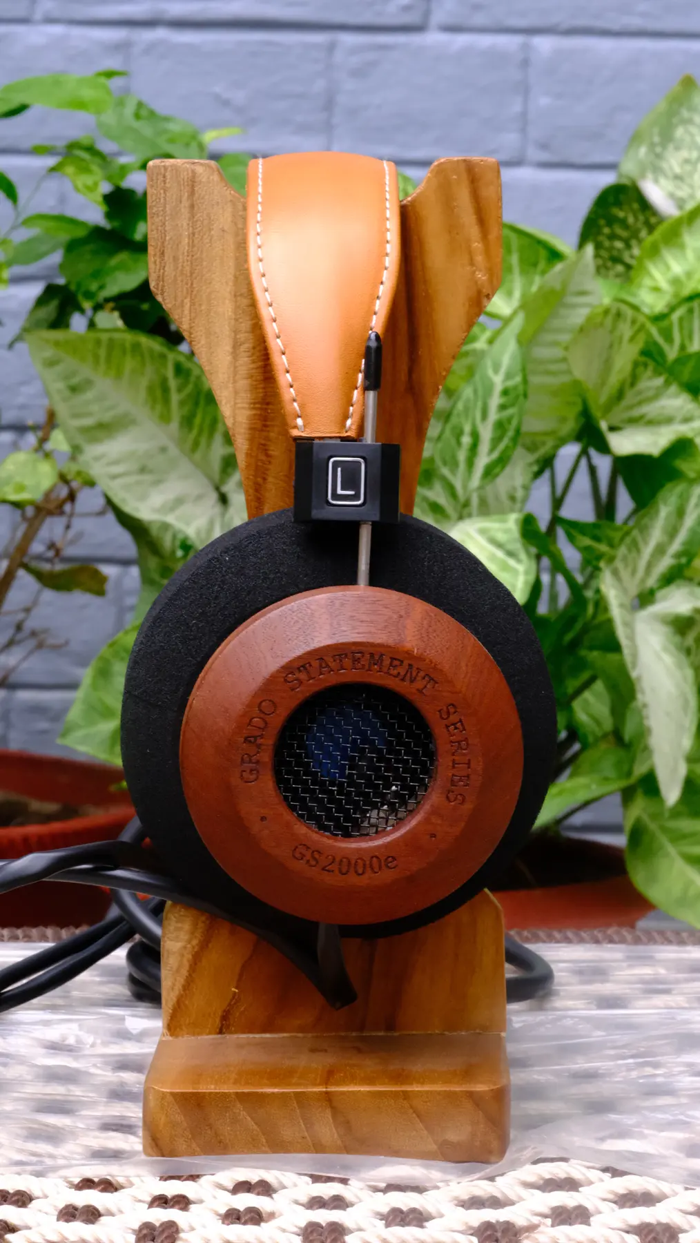 Detail view of Sweet Audio GS 2000